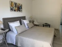 Guesthouse le Mas de la Dame โรงแรมในแซ็ง-ทรอเป