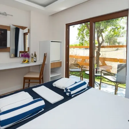 Amore Hotel Teki̇Rova