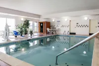 Comfort Suites Near Indianapolis Airport - Swimmingpools
