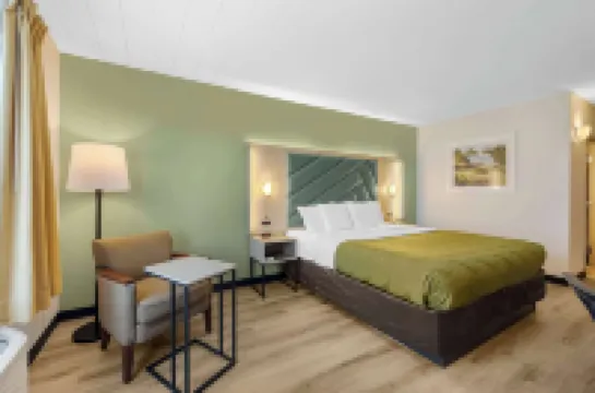 퀄리티 인 & 스위트 몬터레이 I-40