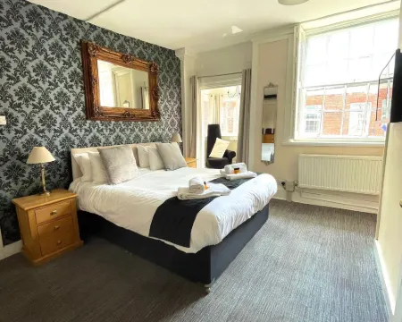 The Crown and Cushion Hotels in Windsor