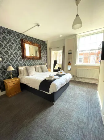 The Crown and Cushion Отели рядом с достопримечательностью «Dramatica»