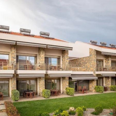 Royalty Suites Seaside Hotels in Sithonia