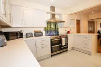 Bramall House Hotels in Felliscliffe