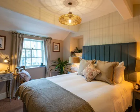 Bowl Inn Hotels in Almondsbury