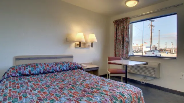 Motel 6 Owensboro, KY