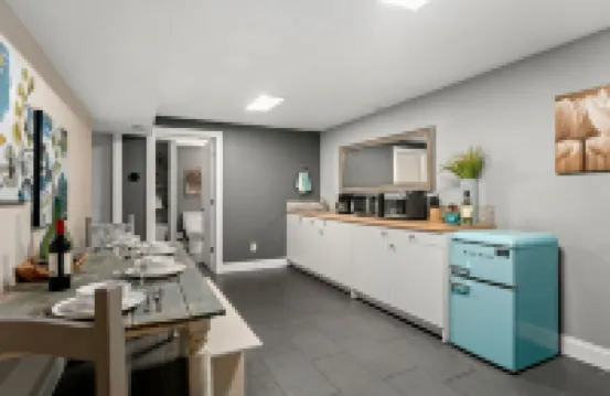 Beautiful Old Town 2 Bedroom Apartment with Bikes!