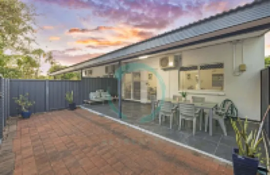 City Living Modern Outdoordining Private Yard Hotels in 