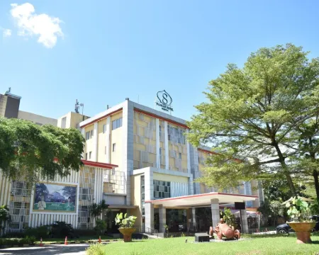 Lorin Syariah Hotel Sentul Hotels in Babakan Madang
