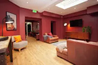higgihaus 107 Sleeps 4  Monday - Friday Hotels in Butetown