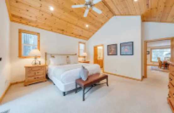 Pinewood Lodge by AvantStay