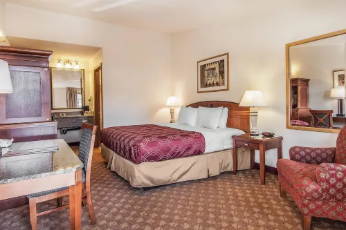 Econo Lodge Inn & Suites Madras Hotels in Madras