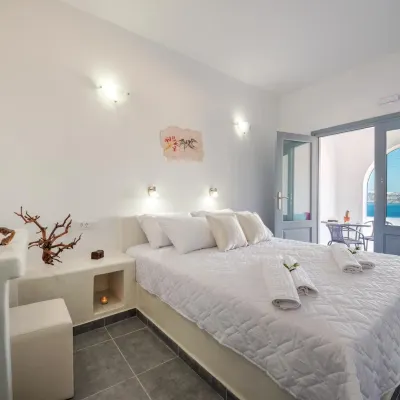 Pancratium Villas & Suites Отели рядом с достопримечательностью «Пляж Камбия»