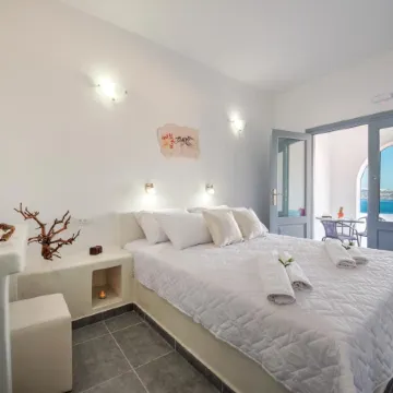 Pancratium Villas & Suites Отели рядом с достопримечательностью «Пляж Камбия»