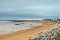 Cosy 2-Bed Apartment Near the Beach in Morecambe Hotels in Morecambe