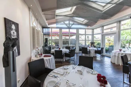 Hensens Residenz Отели рядом с достопримечательностью «Schloss Rurich»