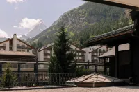 Schloss Zermatt - CBD & Adaptogenic Spa and Sport Hotel - Scenic