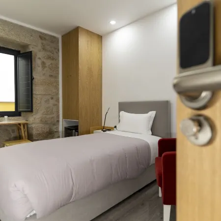 Alojamento Girassol - Guest House - Quarto Com Casa de Banho Privativa