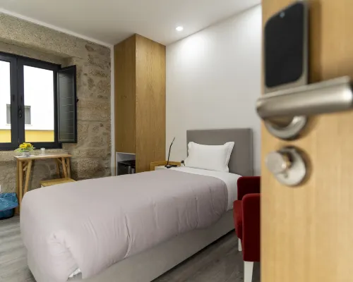Alojamento Girassol - Guest House - Quarto Com Casa de Banho Privativa Hotels in Castelo Branco