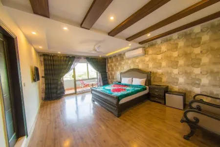 Karakuram Hotel Отели в г. Маншехра