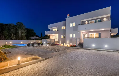 Villa D Pula 3-Bedrooms Luxury Accommodation