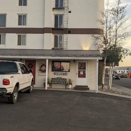 Bar H Motel