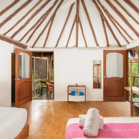 Yaxchen Tulum Cabañas & Cenote