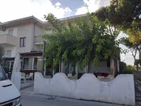Room-Spacious Double Room a Stone Throw - con vista mare