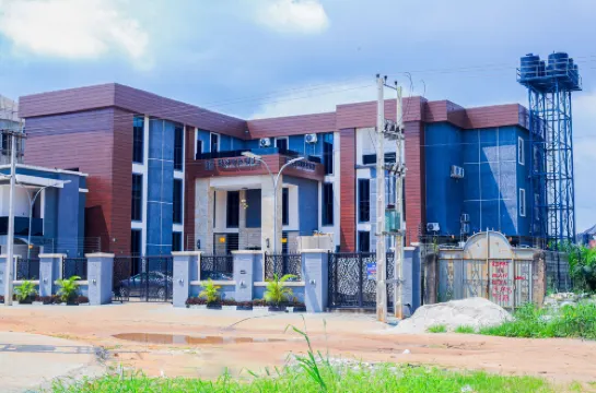 エントラストホテルアンドスイーツ