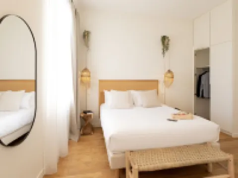 Les Clés Secrètes Hotels in Sète