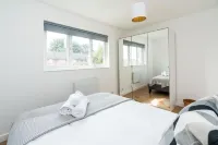 Sleek and Stylish 2Bd Home with a Garden Anerley