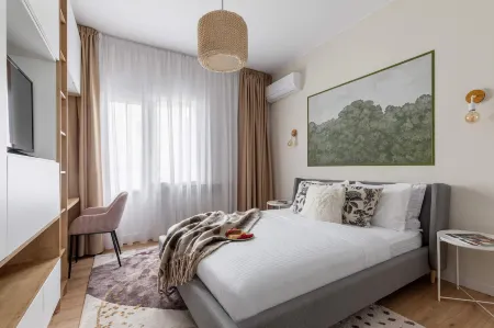 Out of the Woods Отели рядом с достопримечательностью «Триумфальная арка»