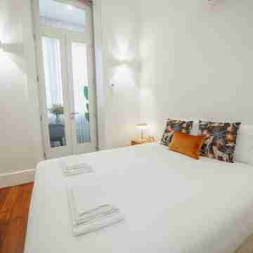 Home with a Pool by Vacationy Rooms