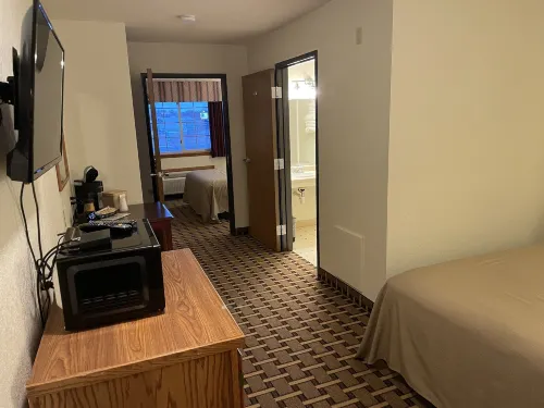 Crossroads Hotel Hotels in Shamrock Township