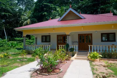 Zerof Self Catering Apartments Hotels in Ла-Діг