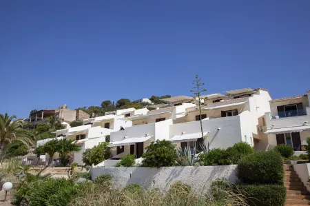 Hôtel et Résidence Ta Kladia - Omigna Отели рядом с достопримечательностью «Каланки»