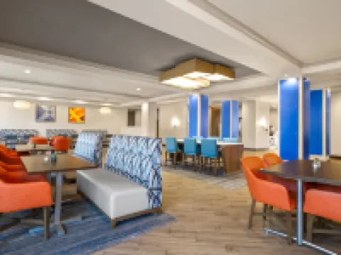 Holiday Inn Express & Suites AIKEN by IHG โรงแรมในเอเคน