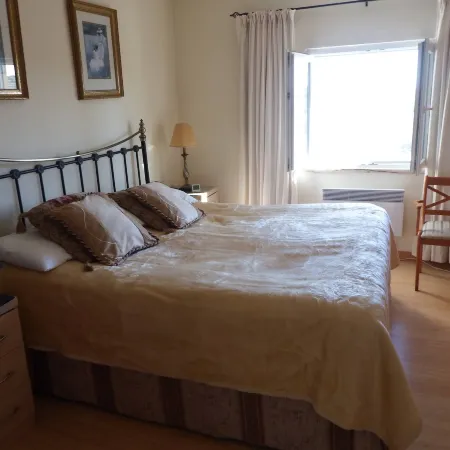 Spacious Villa Lara Estoi with heated pool