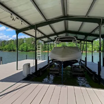 Beautiful 4 bedroom home on Lake Hartwell