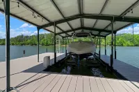 Beautiful 4 bedroom home on Lake Hartwell