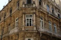 Old Havana Hideaway with King-Sized Bed & Private Balcony