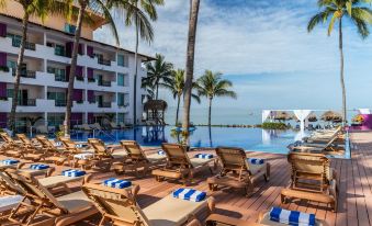 Crown Paradise Club All Inclusive
