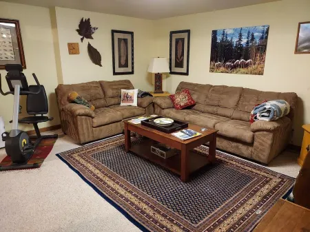 Swan Mntn View--Entire, Private Basement Suite, Close to GNP, Whitefish & Lake.