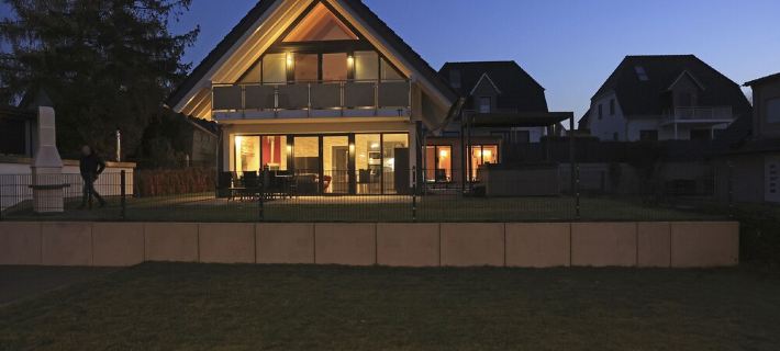Vacation home directly on the lake, outdoor whirlpool and exclusive 20sqm wellness sauna Hotels in Muritz