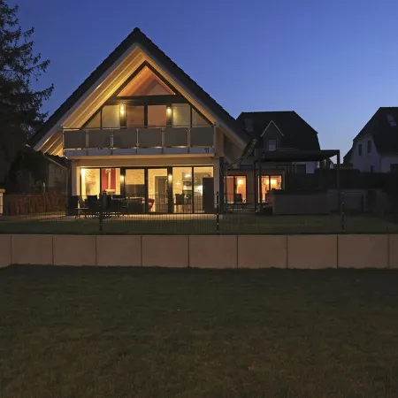 Vacation home directly on the lake, outdoor whirlpool and exclusive 20sqm wellness sauna