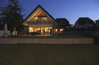 Vacation home directly on the lake, outdoor whirlpool and exclusive 20sqm wellness sauna