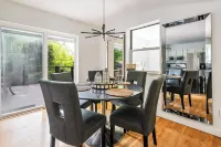 Cozy Quiet Gem, Private & Fenced in Backyard