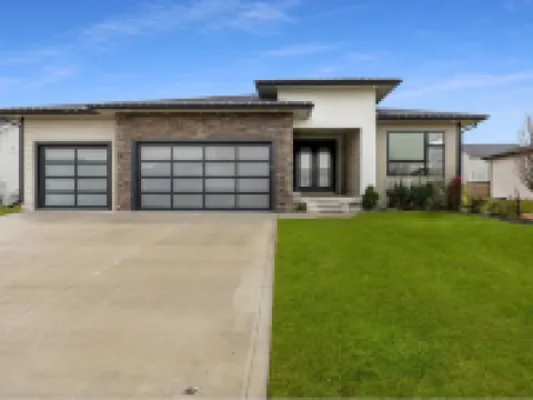 A Daybreak Stay Hotels in Waukee