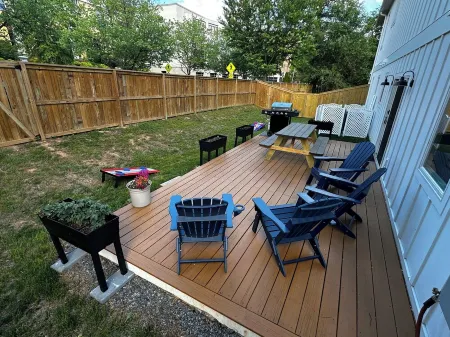 Walk to Breweries, Live Music, Restaurants, Parking, Fenced Yard.