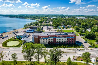 Luxurious Lakeside Retreat - Stunning Views, Fireplace, Wifi Hotels near Detroit Lake